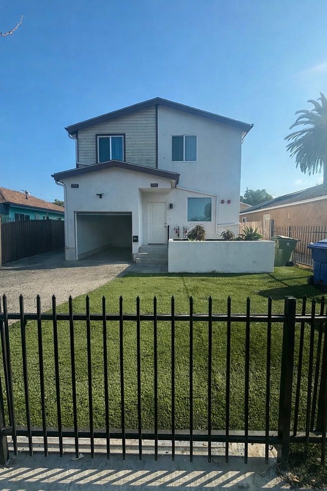 Building Photo - 156 E 119th St