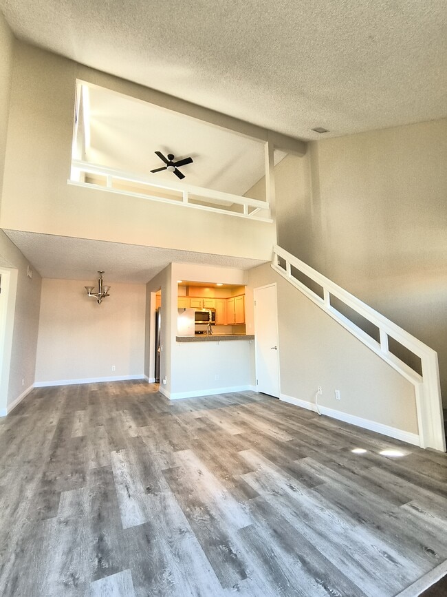 Building Photo - 13096 Le Parc