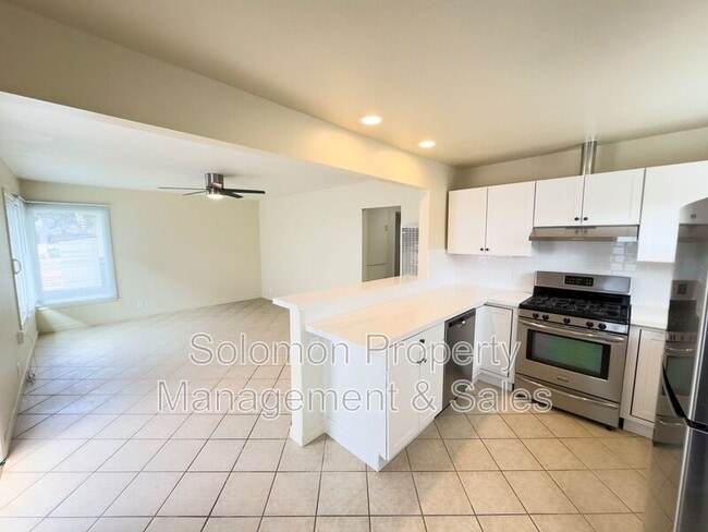 Photo - 515 N Ditmar St