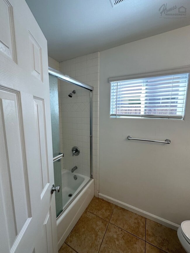 Photo - Homes Management - 4 Bed, 2 Bath House on Cul-de-Sac