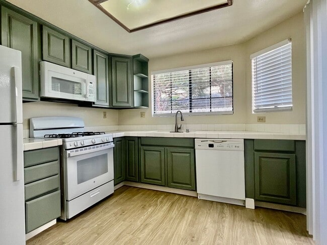Photo - r12584 Unit 1