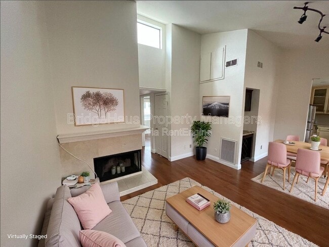 Building Photo - 3988 Iowa St Unit Apt 14