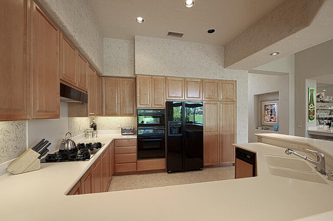 Photo - 379 Tomahawk Dr