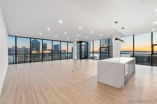 Building Photo - 1440 Columbia St Unit 2304 Rental