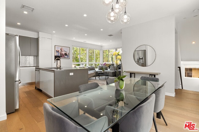 Photo - 1228 N Sycamore Ave