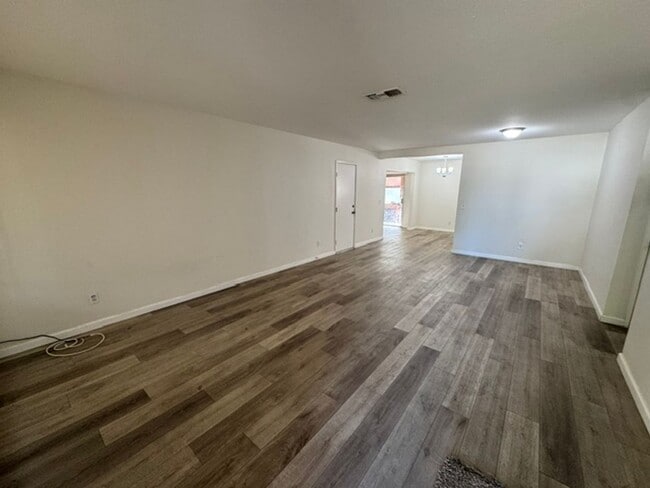 Photo - Remodeled 4+2 In Lake L.A. - $3000