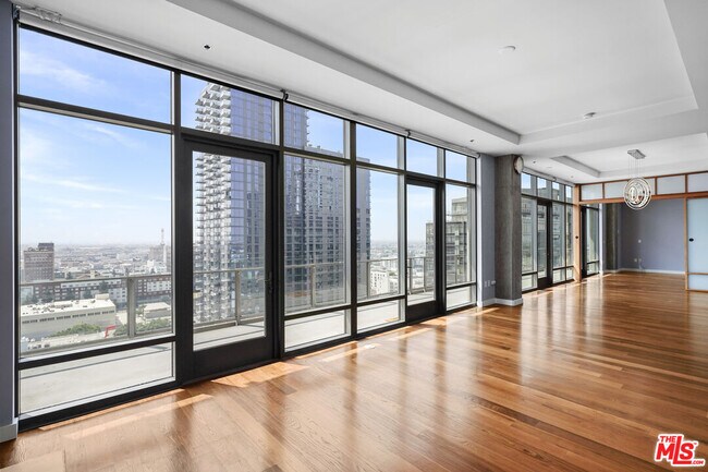 Photo - 1100 S Hope St Unit PH205