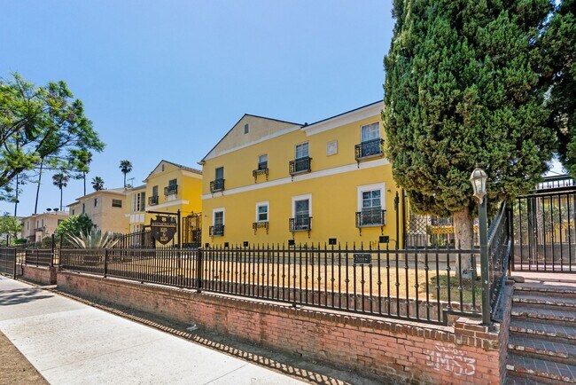 Photo - * BEAUTIFUL AND NEWLY RENOVATED TWO BEDROO... Unit 19-201