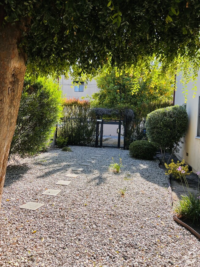 Building Photo - 4319 Cahuenga Blvd Unit 4319 Rental