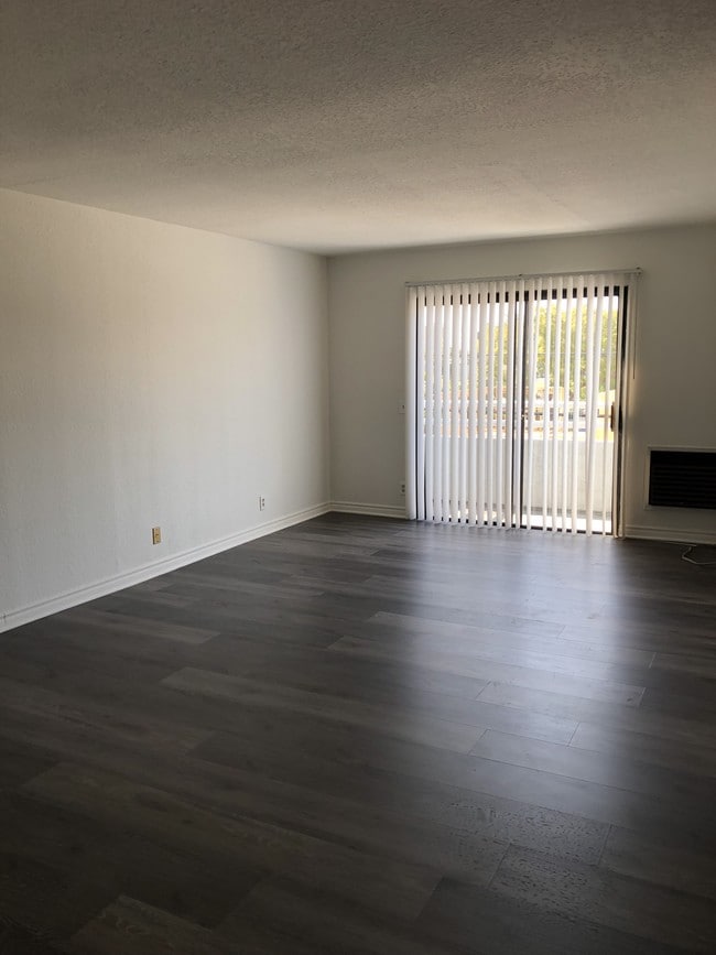 Photo - 1023 N Wilton Pl Unit 107