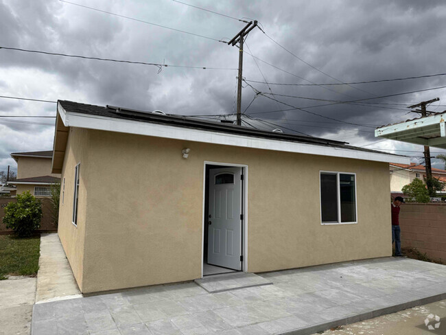 Building Photo - 725 S Spruce St Unit B Rental
