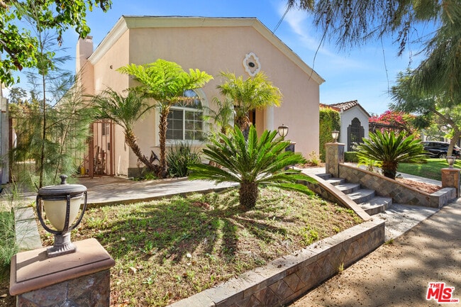 Photo - 138 N Almont Dr