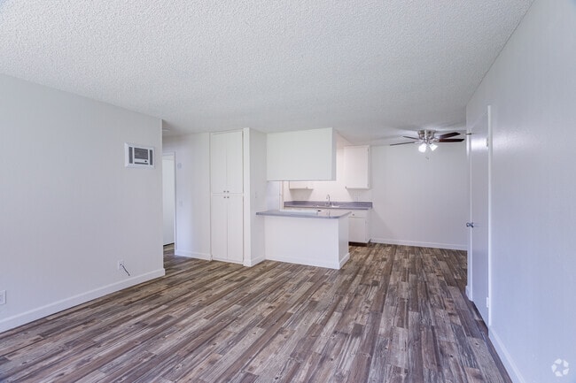 2BR, 1BA - 858SF - Parkwood Gardens