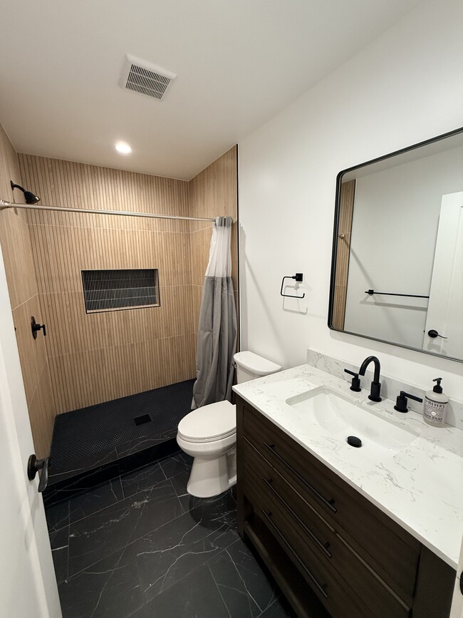 Photo - 111 E 60th St