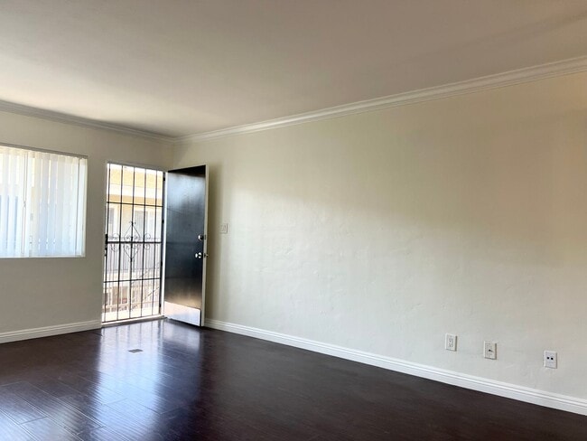 Photo - Bright 2 bed 1 bath in Pacific Beach Unit 2212 1/2