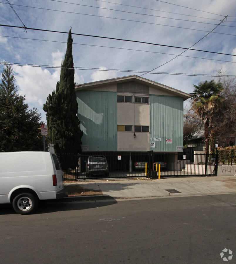 Photo - 1121-1125 N Westmoreland Ave Apartments