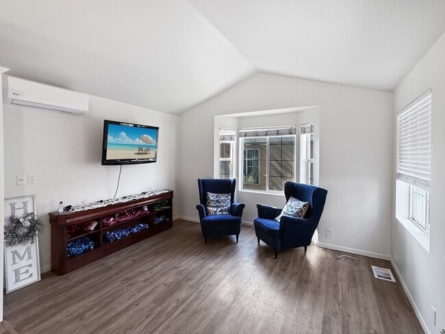 Photo - 1019 33rd St