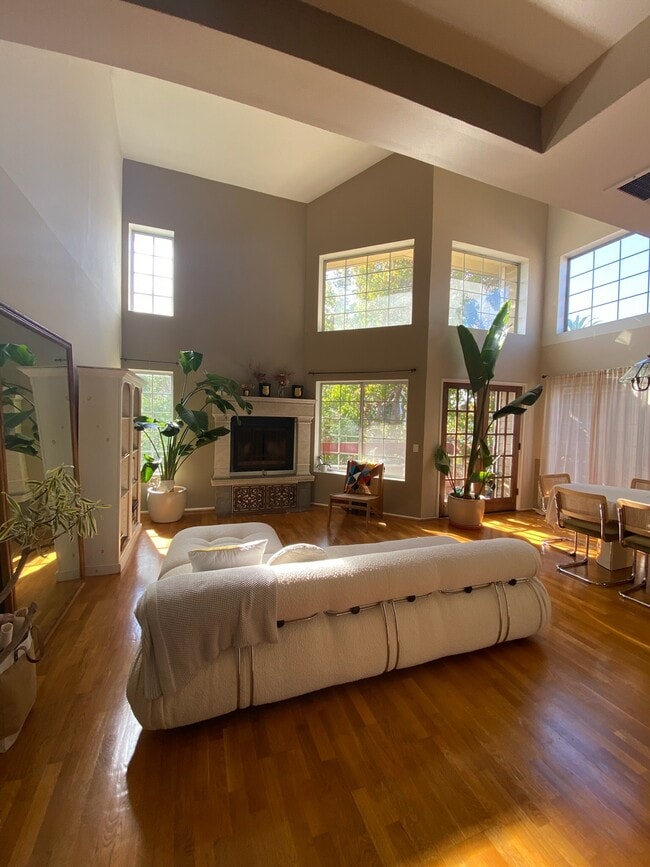 Photo - 11831 Courtleigh Dr Condo