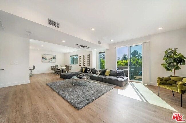 Photo - 4637 Laurel Canyon Blvd