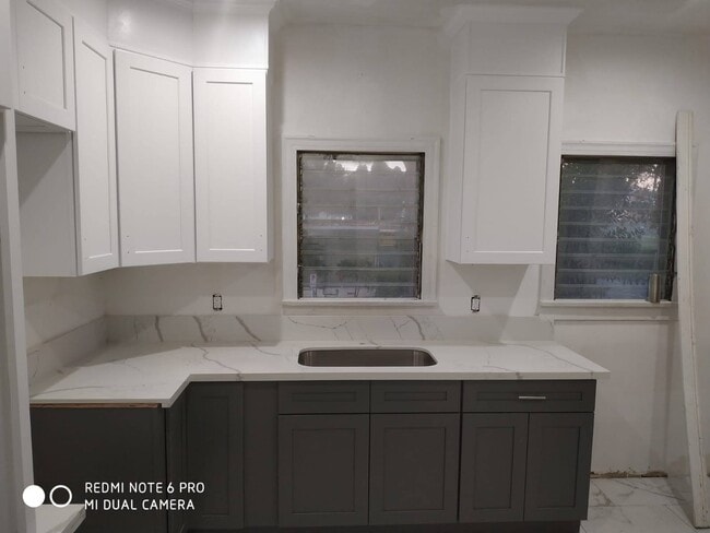 Building Photo - 465 N Ogden Dr Unit 1
