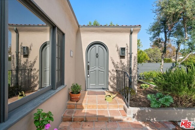 Photo - 619 S Sycamore Ave