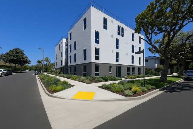 Photo - 1503 E Venice Blvd Apartments