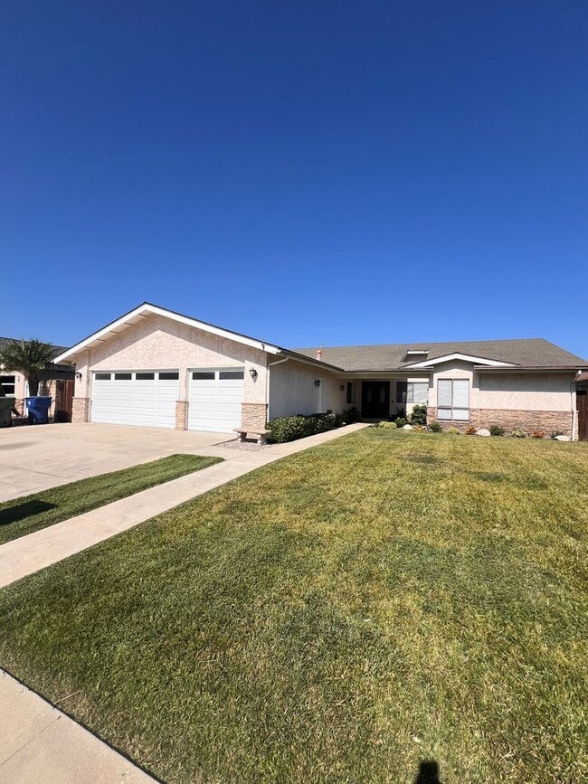 Building Photo - Camarillo - Single story, four bedroom, two bathroom home