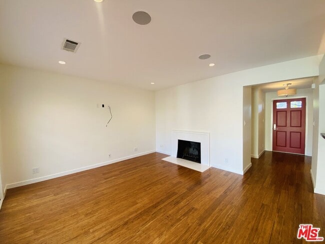 Photo - 3392 McLaughlin Ave