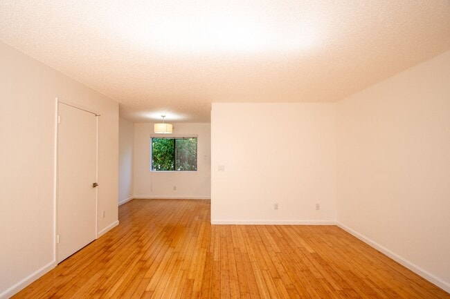 Photo - 12338 Oxnard St Unit 106