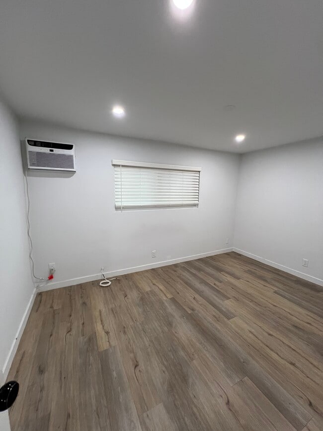 Photo - 5549 Fulcher Ave