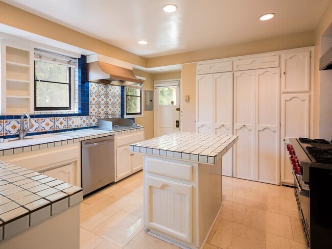 Building Photo - 223 S Gale Dr Unit 223 1/2