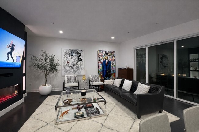 Photo - 300 E 4th St Unit 402