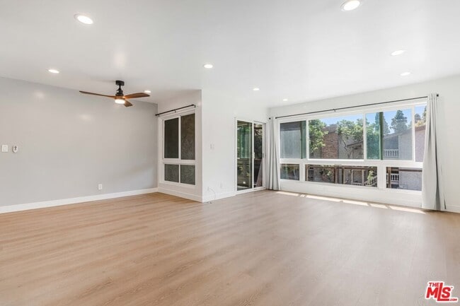 Photo - 6275 Canterbury Dr Unit 210
