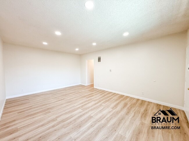 Photo - 13129 Oxnard St Apartment Unit 15