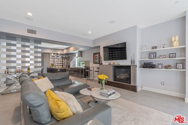 Photo - 1250 N Harper Ave Unit 302