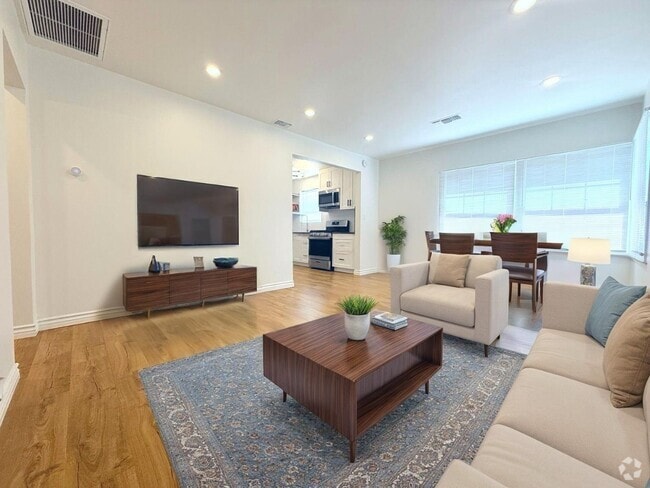 Building Photo - 1720 N Hollywood Way Unit A Rental