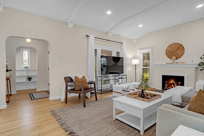 Photo - 2148 Prosser Ave