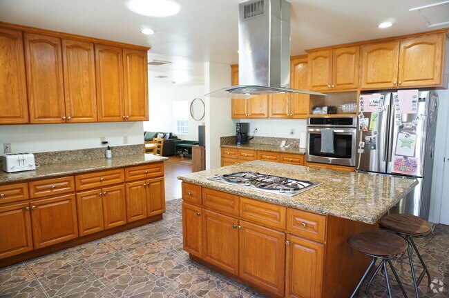 Building Photo - 8533 Woodley Ave Rental