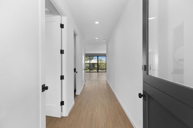 Photo - Modern Coastal Lease in Top of the World
