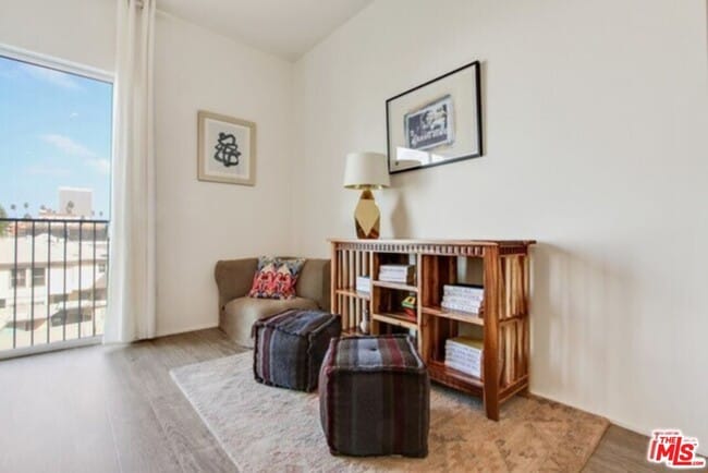 Photo - 1038 S Mariposa Ave Unit 101