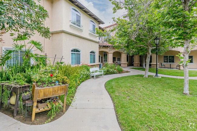 Courtyard - Gateway Park - 55+ Active Adult Apartments