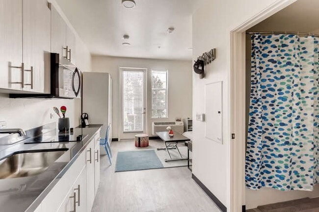 Interior Photo - 4252 Crenshaw Apartments