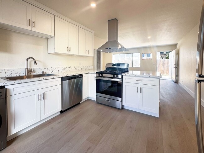 Building Photo - Residential Apartment near Downtown Fullerton Unit B