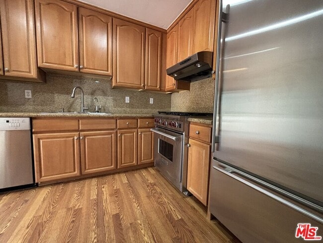 Photo - 10574 Sunland Blvd