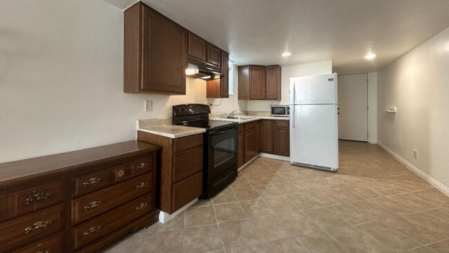 Building Photo - Cozy Studio Apartment in South Redlands!