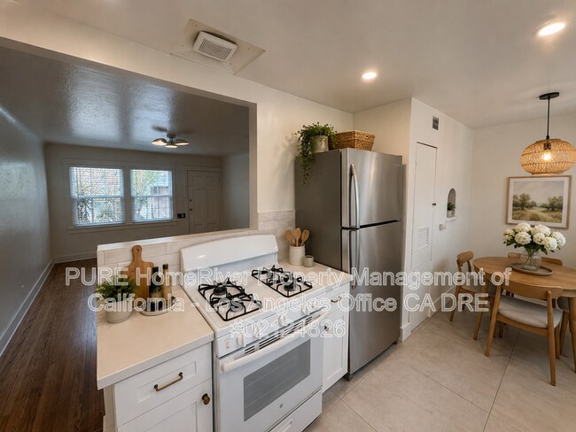Photo - 629 W 23rd St