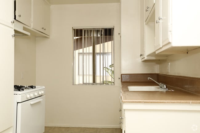 KITCHEN - Towne Square Apartments