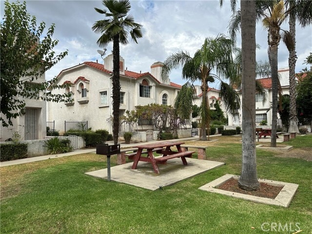 Building Photo - 886 S Dudley St Unit L