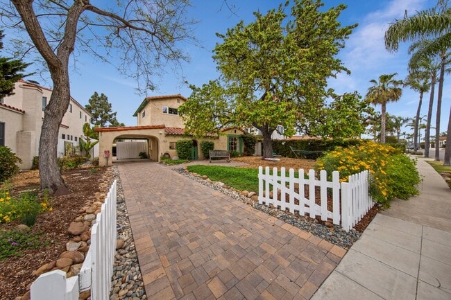 Photo - Luxury Living in the Heart of Kensington -... Unit B