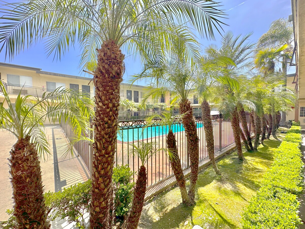 Photo - Maple Courtyard